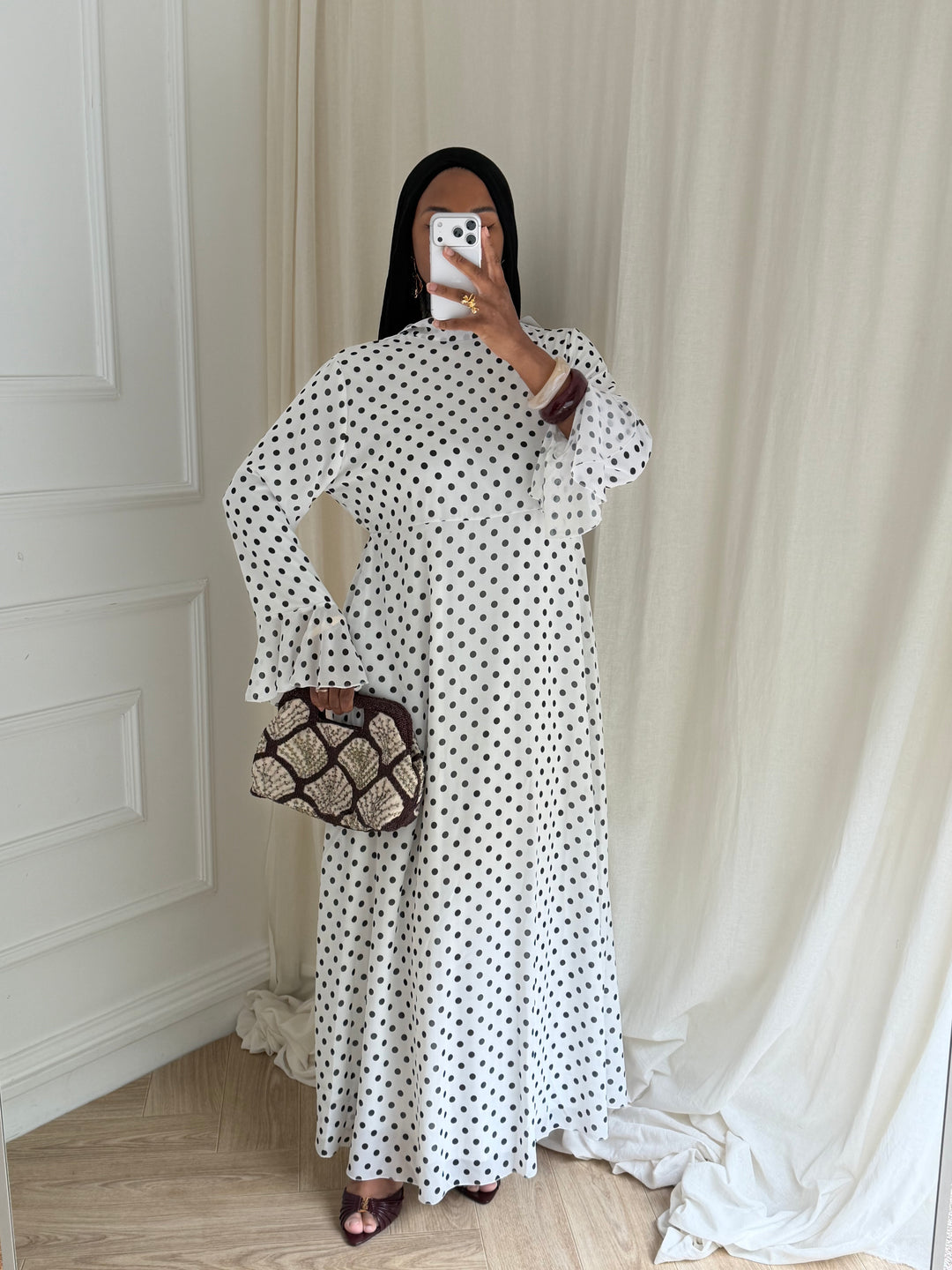 ROBE LONGUE À POIS BLANCHE POIS NOIR
