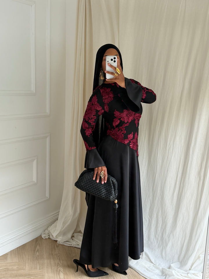 ROBE LONGUE FLEURS BRODÉ NOIRE ET BORDEAUX