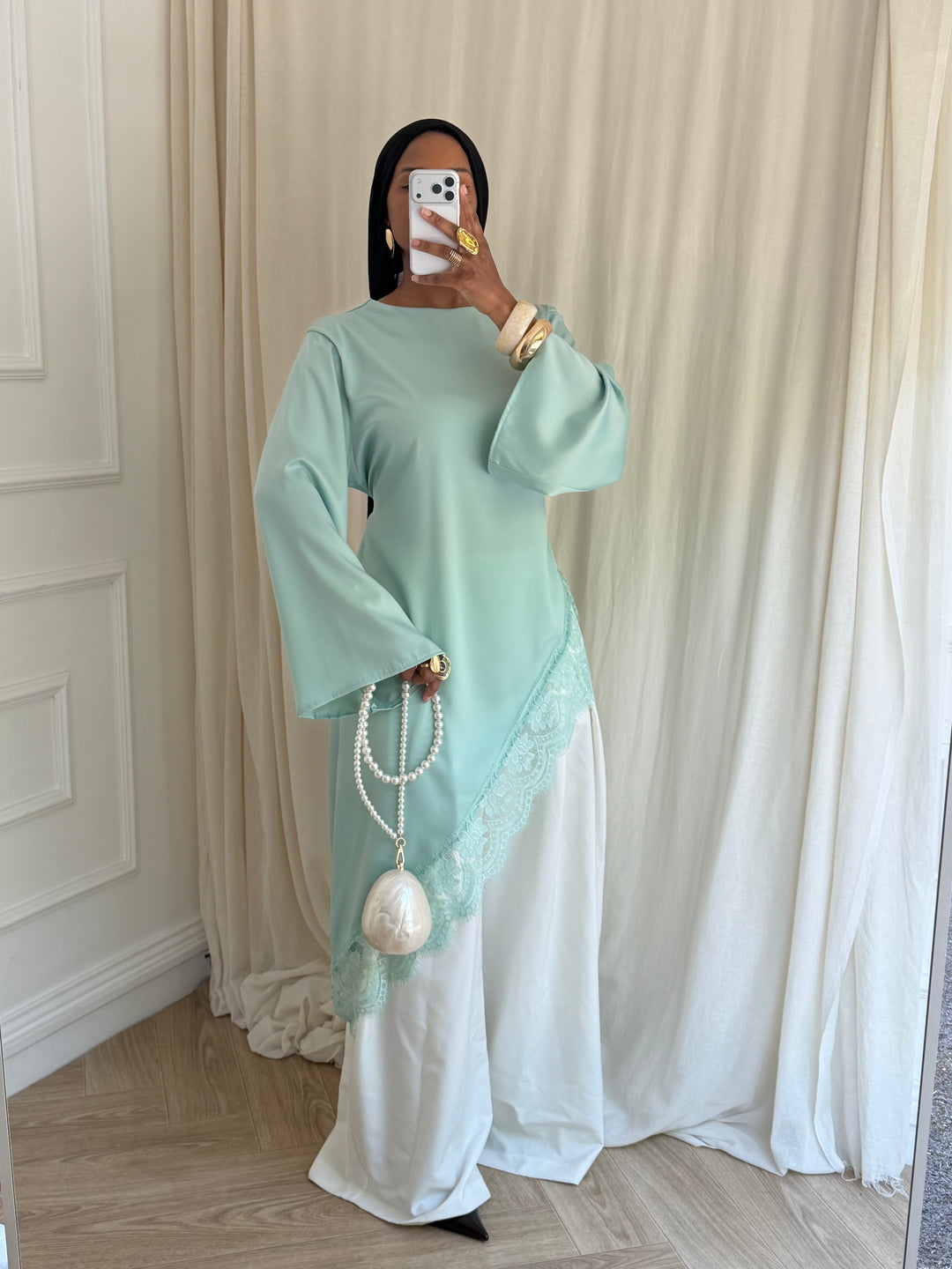 BLOUSE longue satinée DENTELLE VERT D’EAU