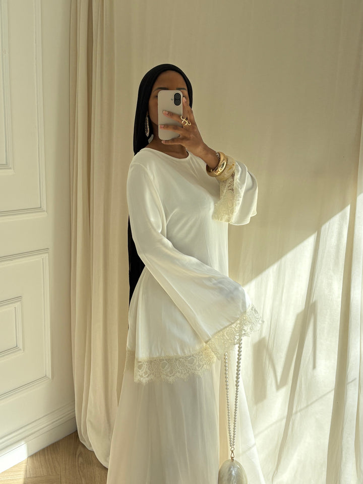 BLOUSE ASYMÉTRIQUE  DENTELLE BLANC