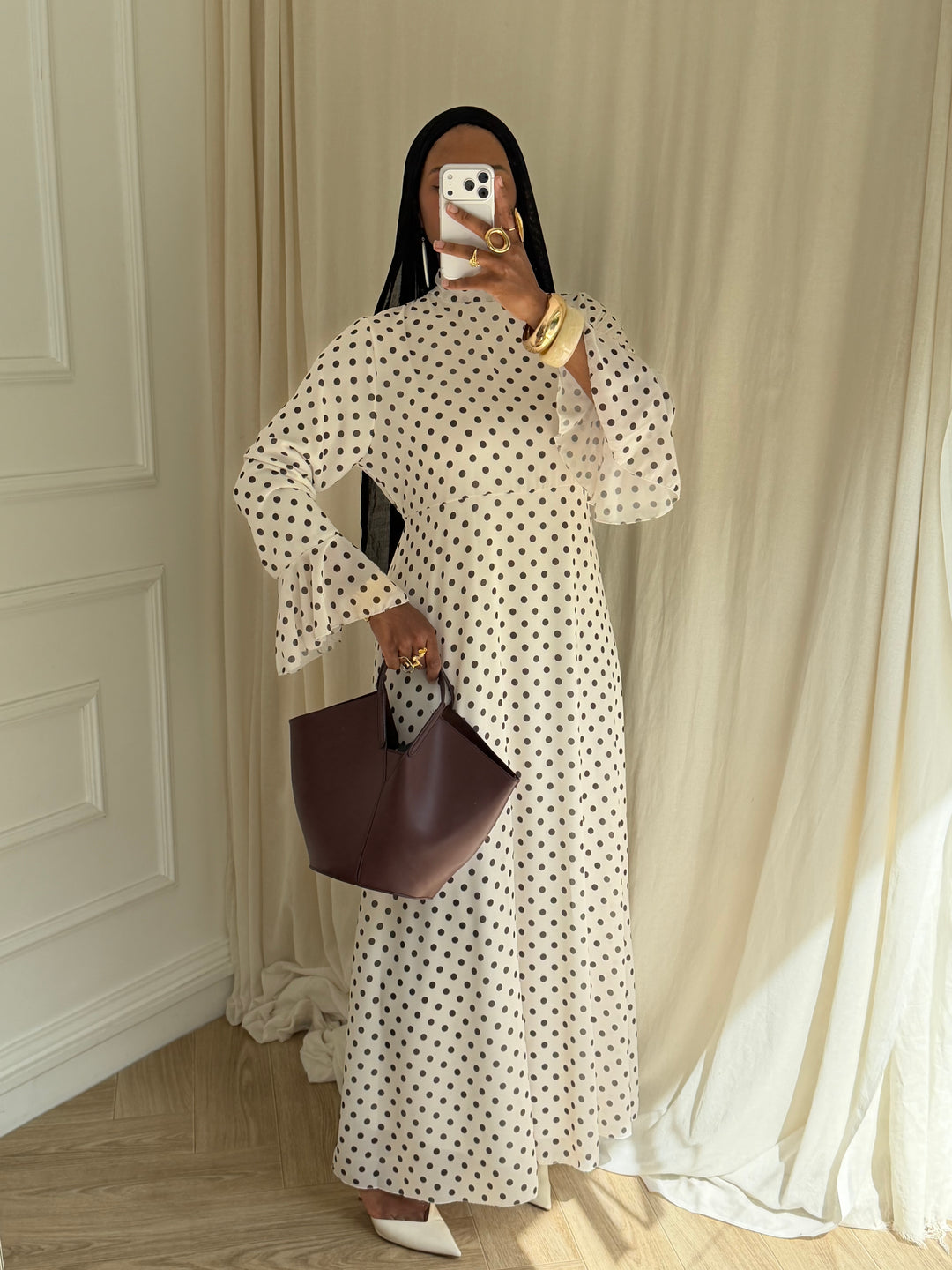 ROBE LONGUE À POIS BLANCHE