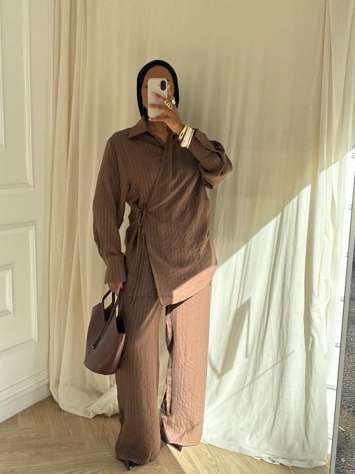 ENSEMBLE À RAYURES MARRON