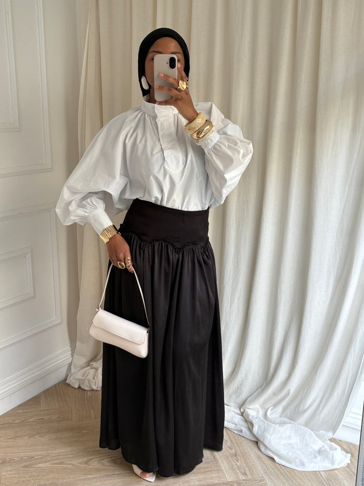 JUPE SATINÉE ORNEMENTS NOIRE