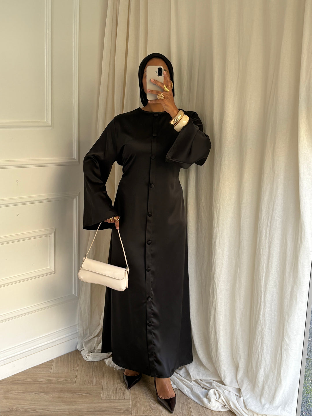 ROBE BOUTONS SATINÉ NOIRE