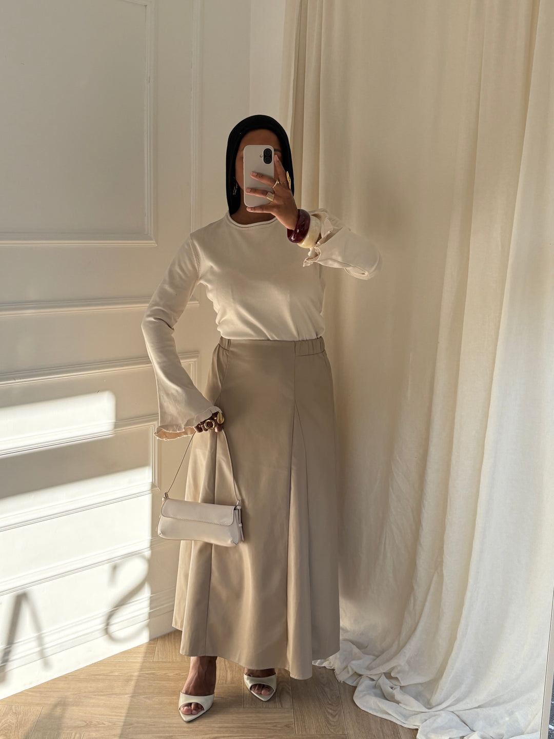 MAXI JUPE ÉVASÉE EN SIMILICUIR BEIGE