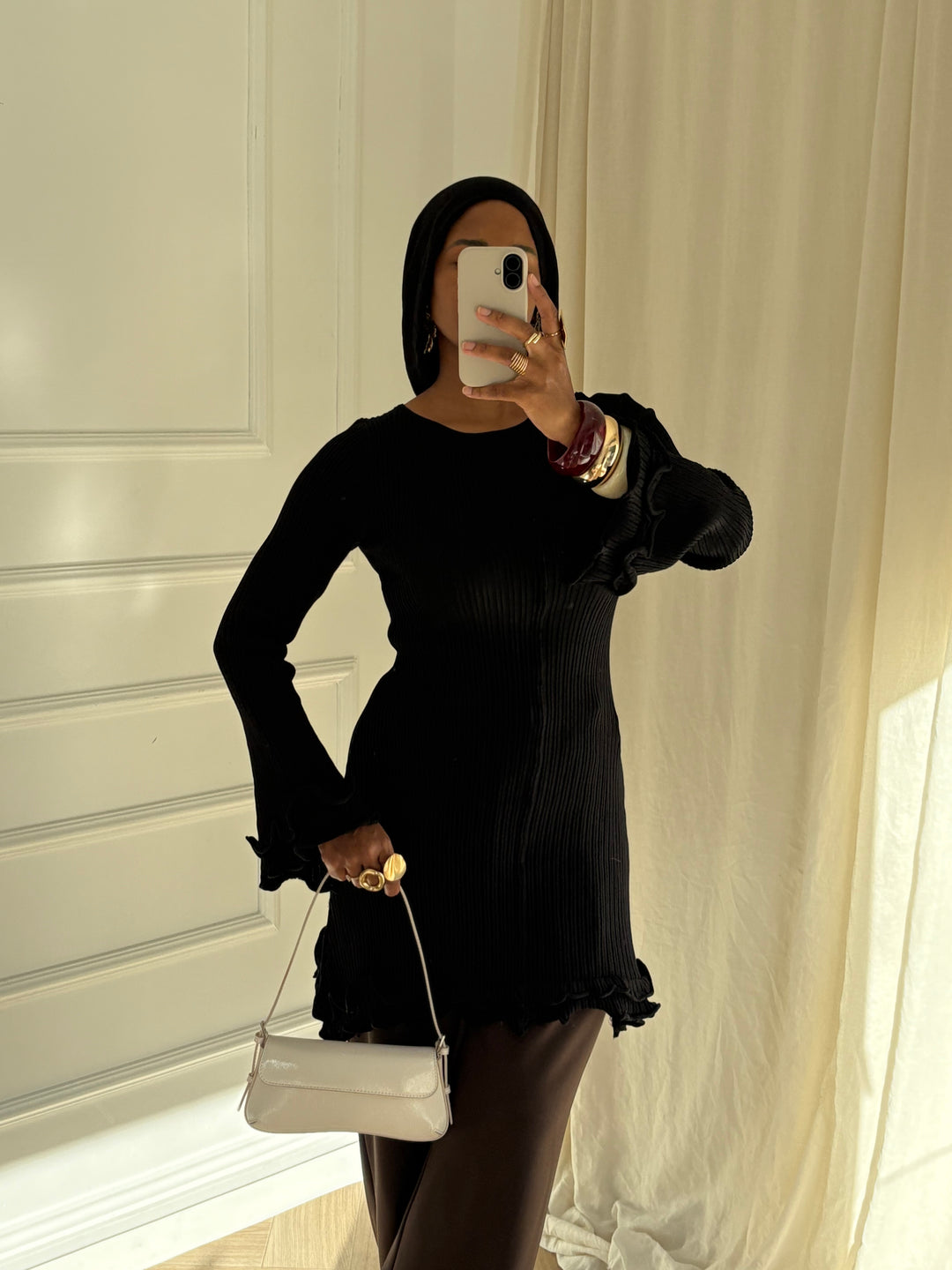 PULL COTELÉ À MANCHES ÉVASÉES NOIRE