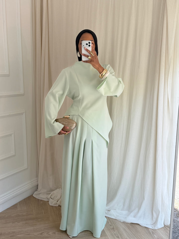 ENSEMBLE ASYMETRIE JUPE VERT PASTEL