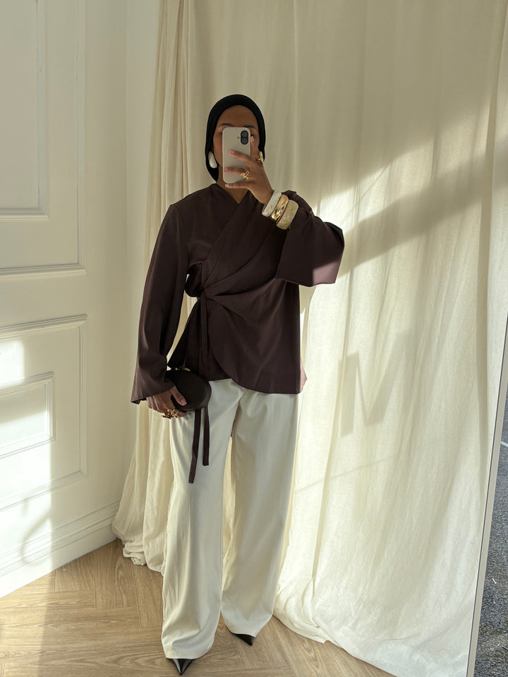 BLOUSE SATINÉE À NOUER MARRON