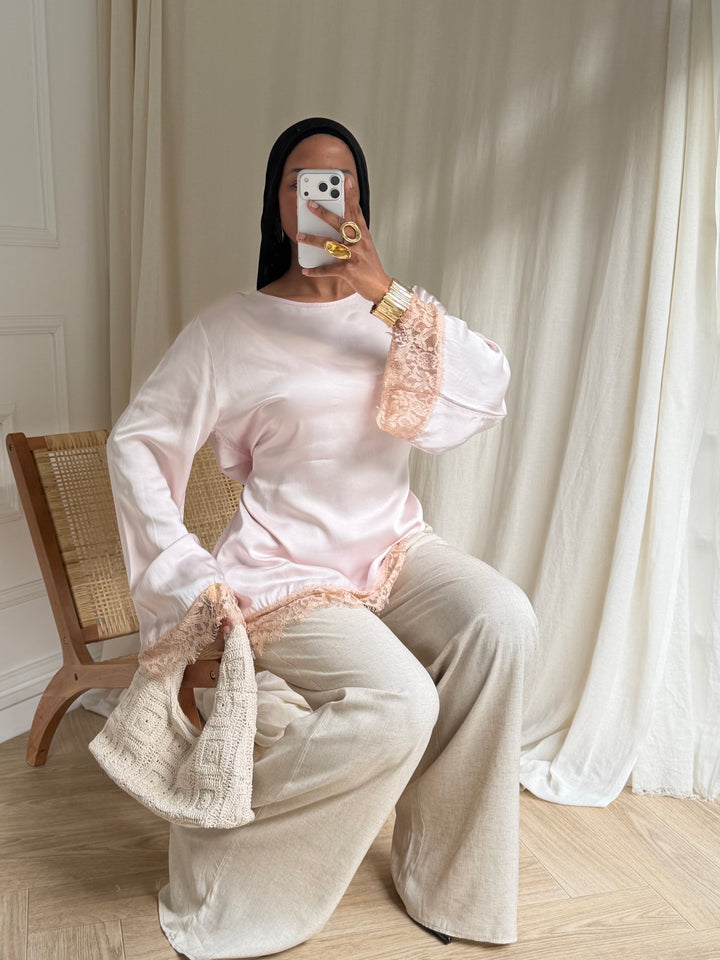 BLOUSE ASYMÉTRIQUE  DENTELLE ROSE POUDRÉ