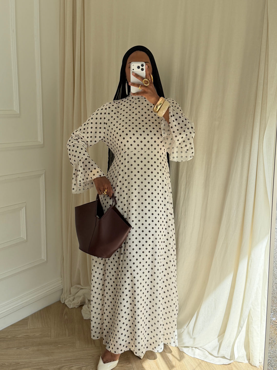 ROBE LONGUE À POIS BLANCHE