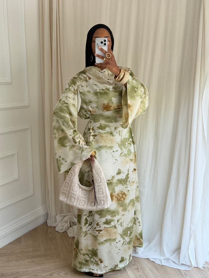 ROBE CINTRÉ MANCHES ÉVASÉES À MOTIF VERT