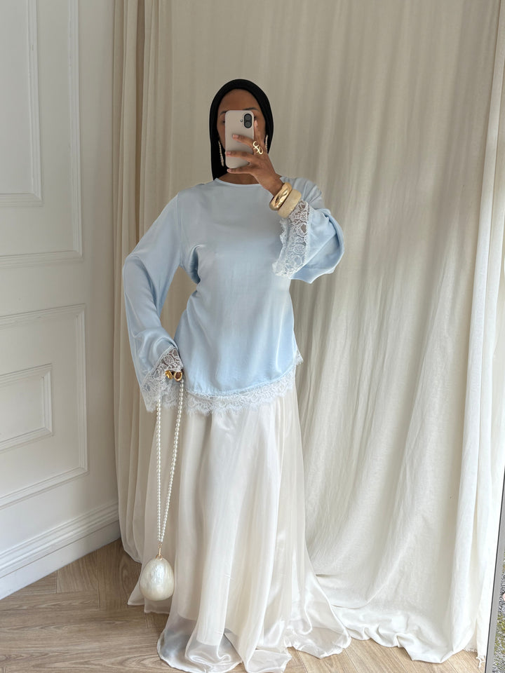 BLOUSE ASYMÉTRIQUE  DENTELLE BLEU CIEL