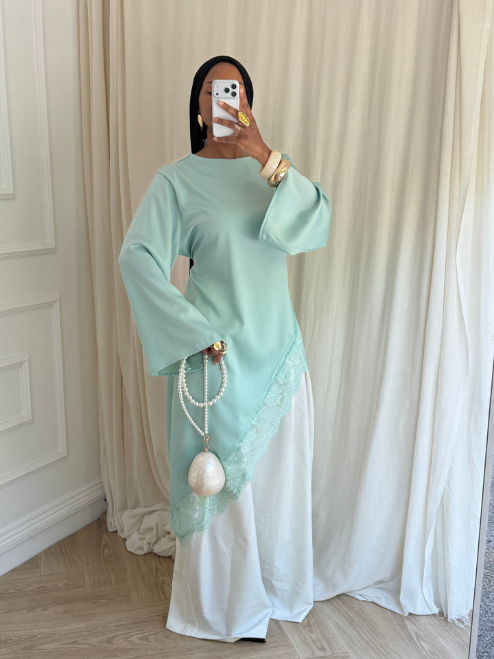 BLOUSE longue satinée DENTELLE VERT D’EAU