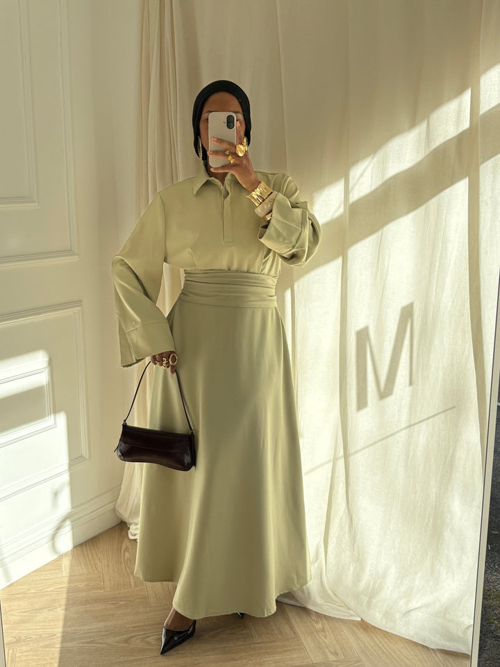 ROBE AVEC CEINTURE VERT
