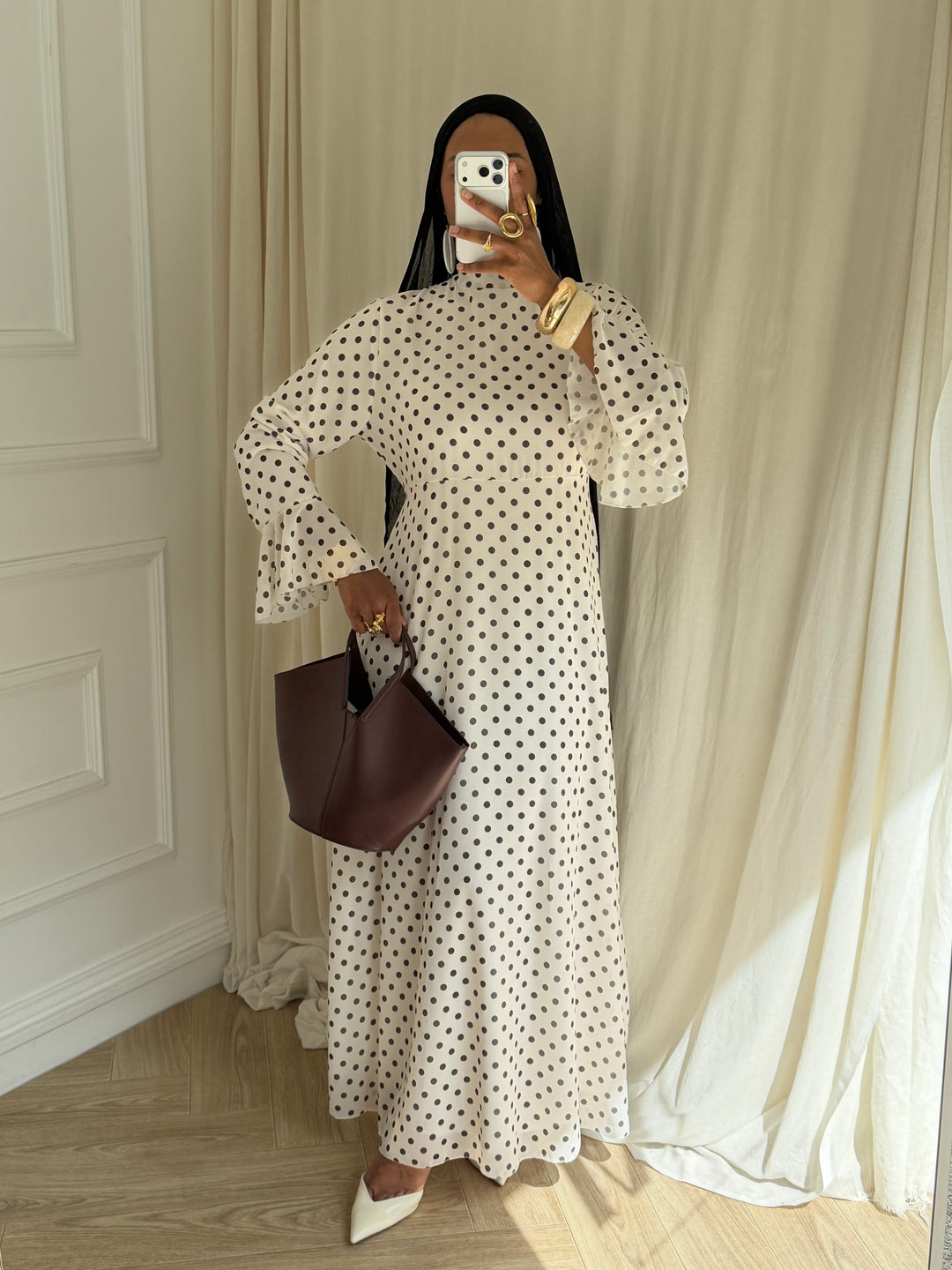 ROBE LONGUE À POIS BLANCHE