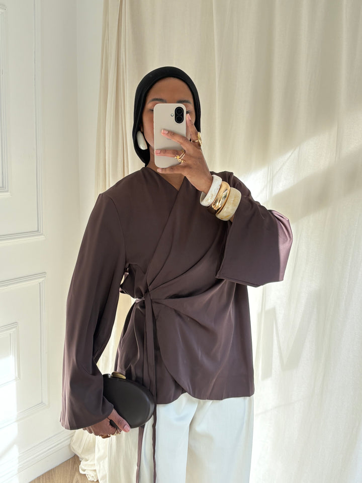 BLOUSE SATINÉE À NOUER MARRON