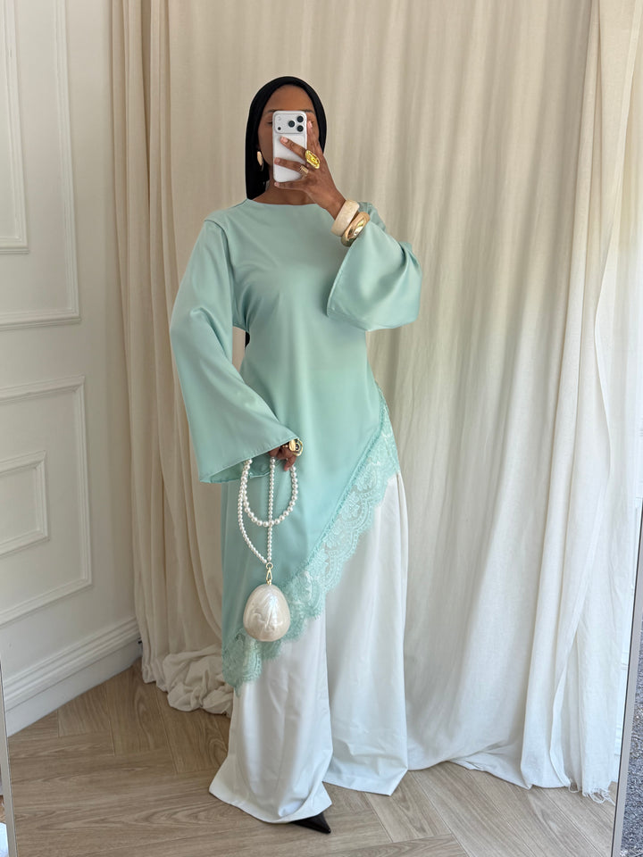 BLOUSE longue satinée DENTELLE VERT D’EAU