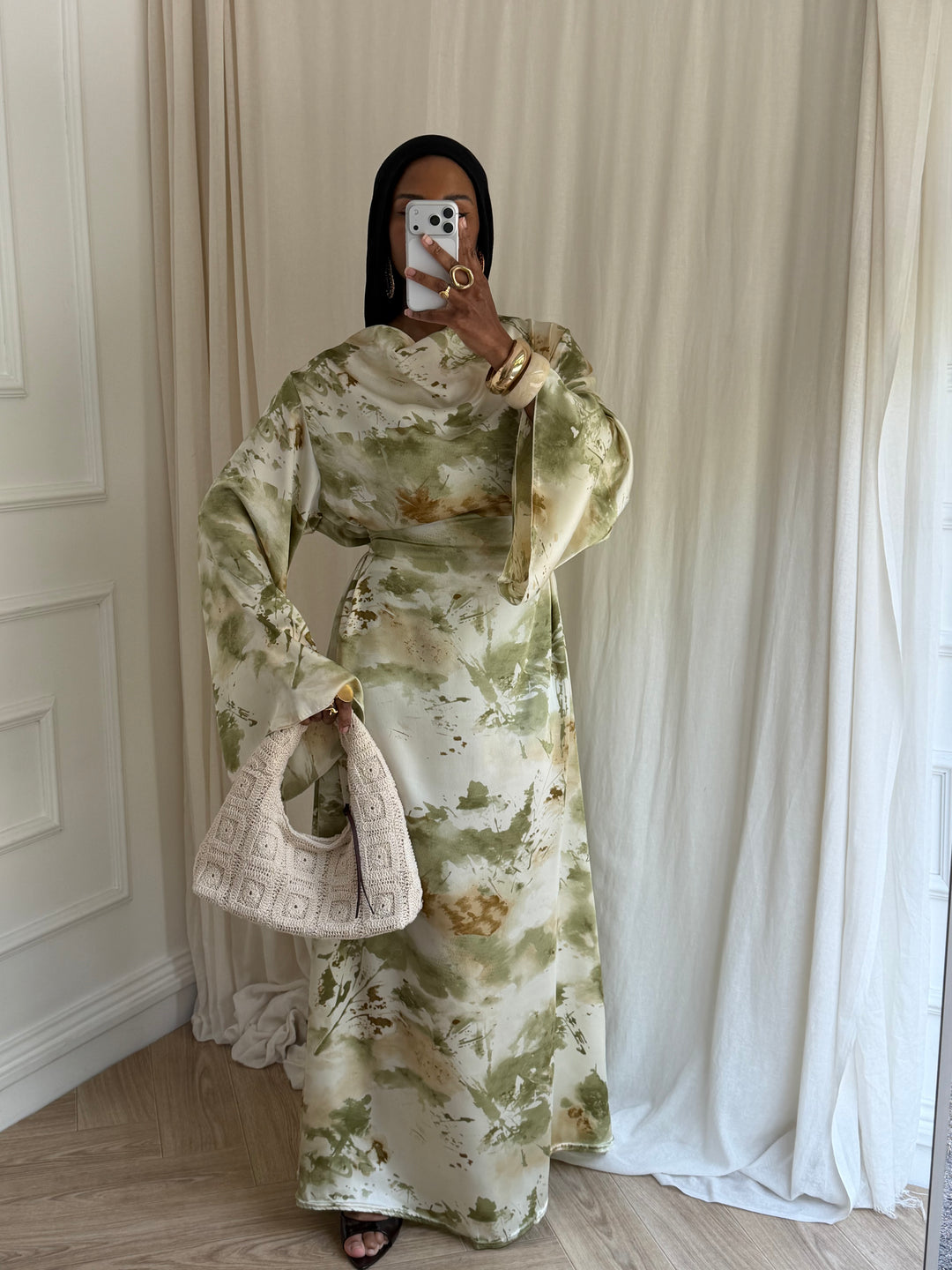 ROBE CINTRÉ MANCHES ÉVASÉES À MOTIF VERT