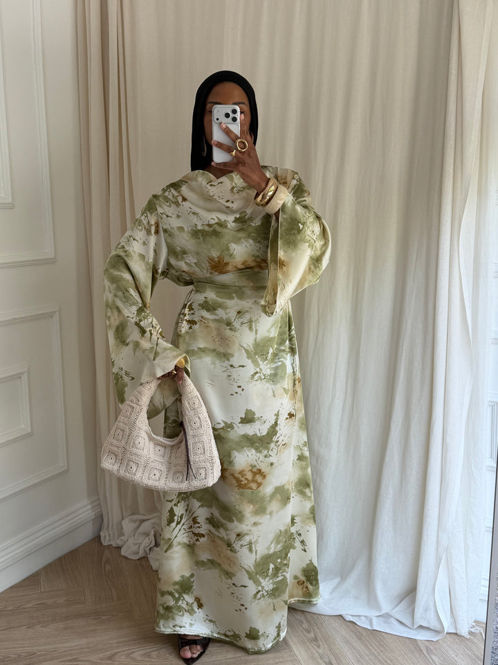 ROBE CINTRÉ MANCHES ÉVASÉES À MOTIF VERT