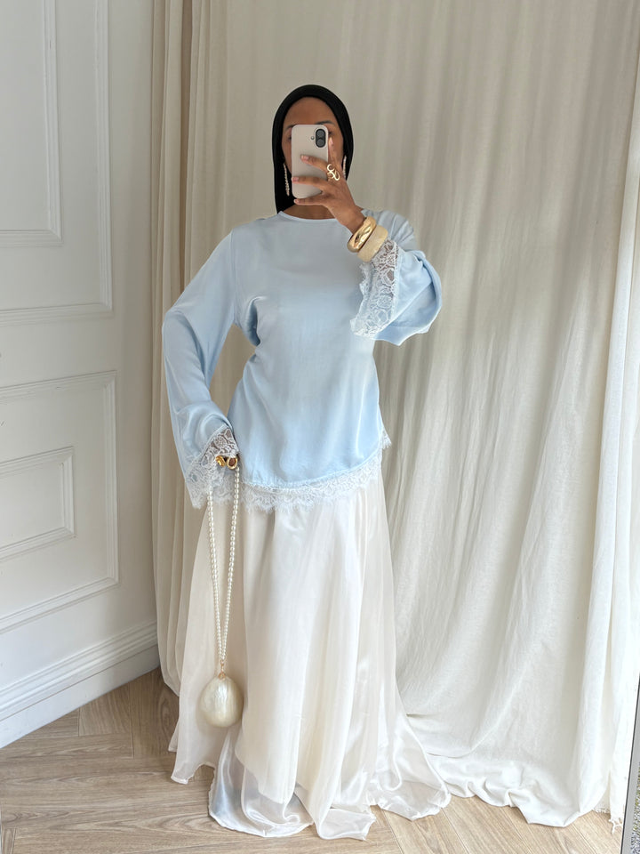 BLOUSE ASYMÉTRIQUE  DENTELLE BLEU CIEL
