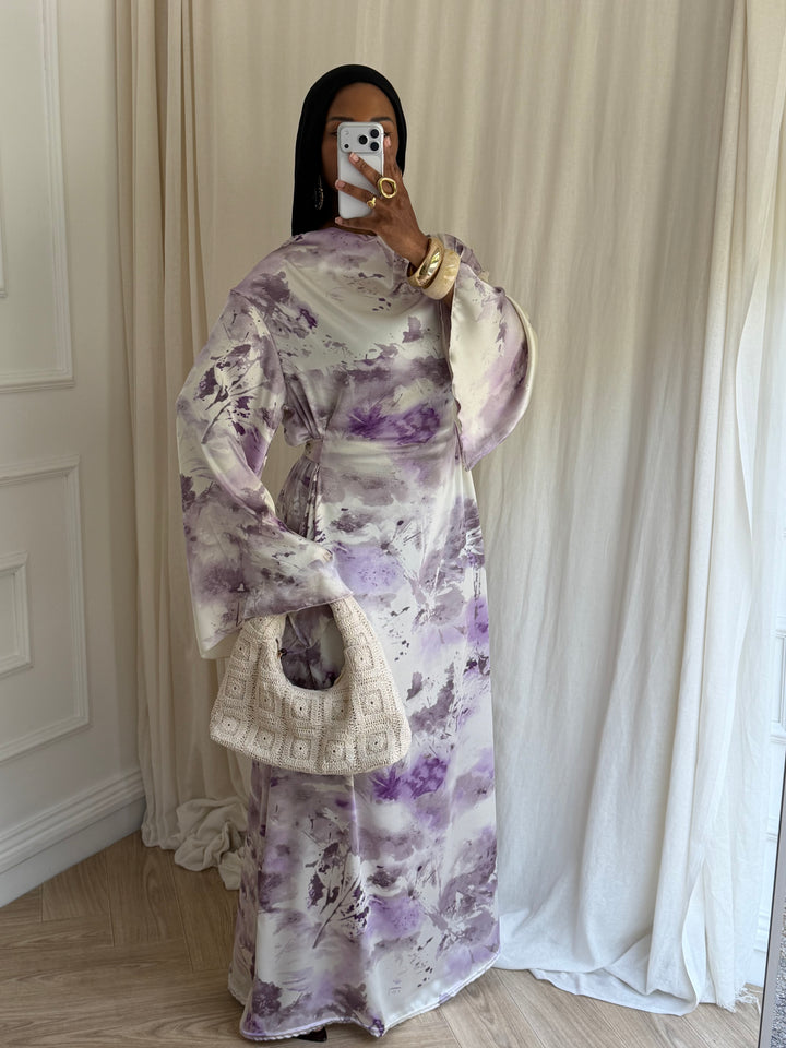 ROBE CINTRÉ MANCHES ÉVASÉES À MOTIF MAUVE