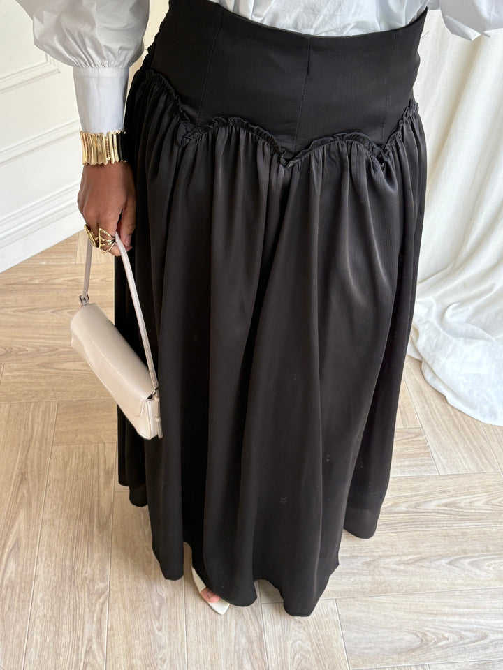 JUPE SATINÉE ORNEMENTS NOIRE