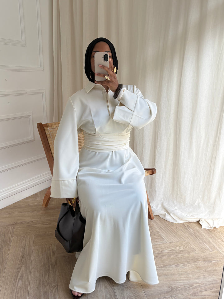 ROBE AVEC CEINTURE BLANCHE