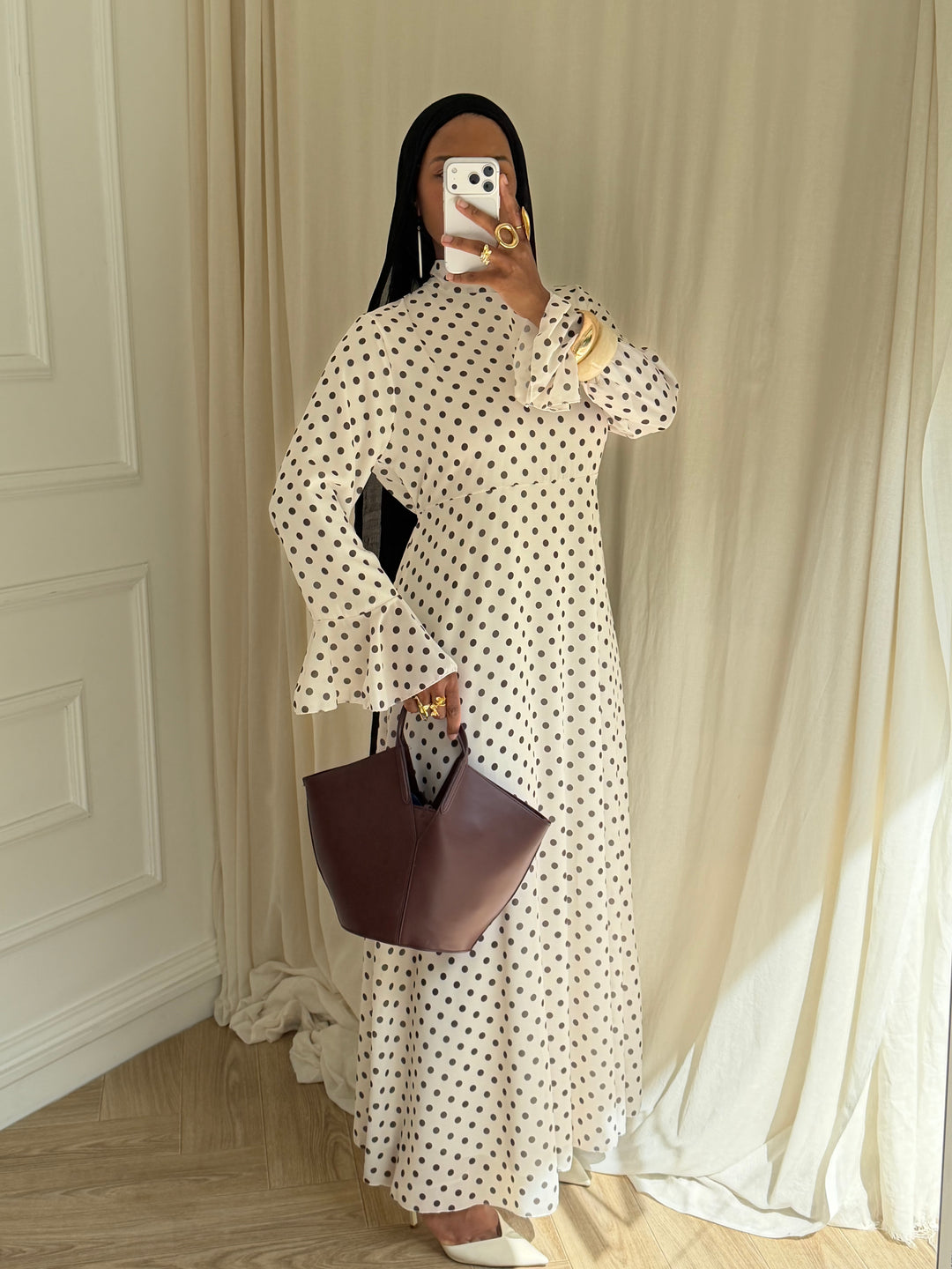ROBE LONGUE À POIS BLANCHE
