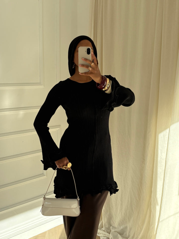 PULL COTELÉ À MANCHES ÉVASÉES NOIRE