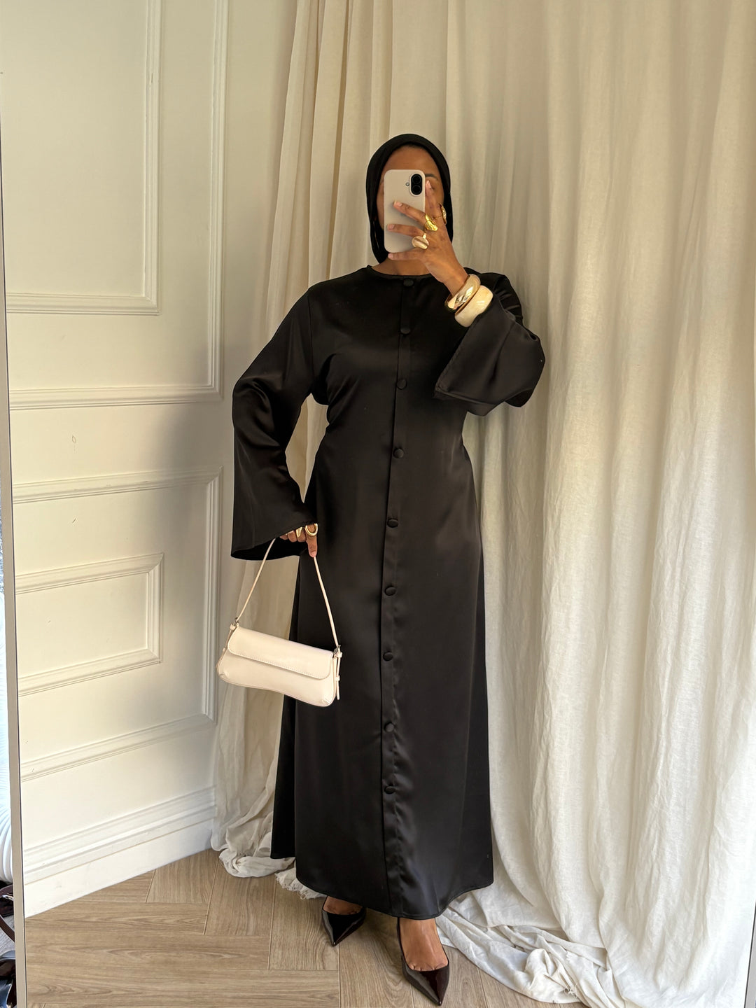 ROBE BOUTONS SATINÉ NOIRE