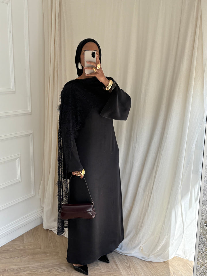 ROBE DENTELLE CAPE NOIRE