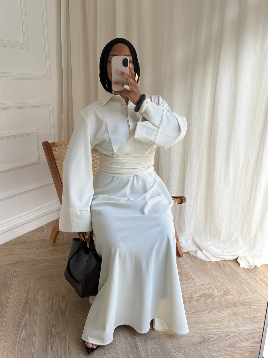 ROBE AVEC CEINTURE BLANCHE