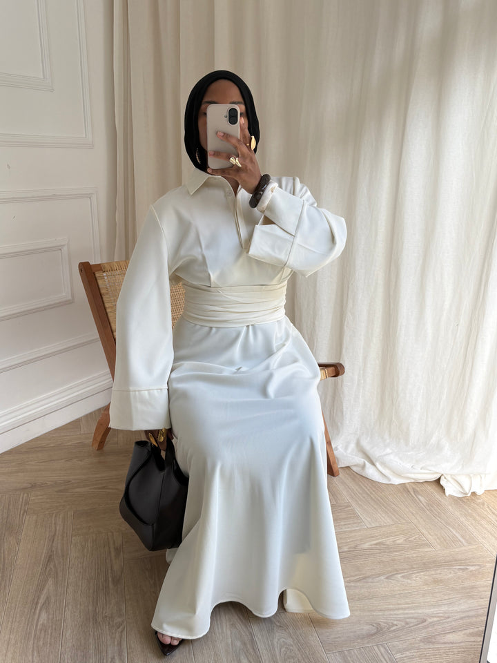 ROBE AVEC CEINTURE BLANCHE