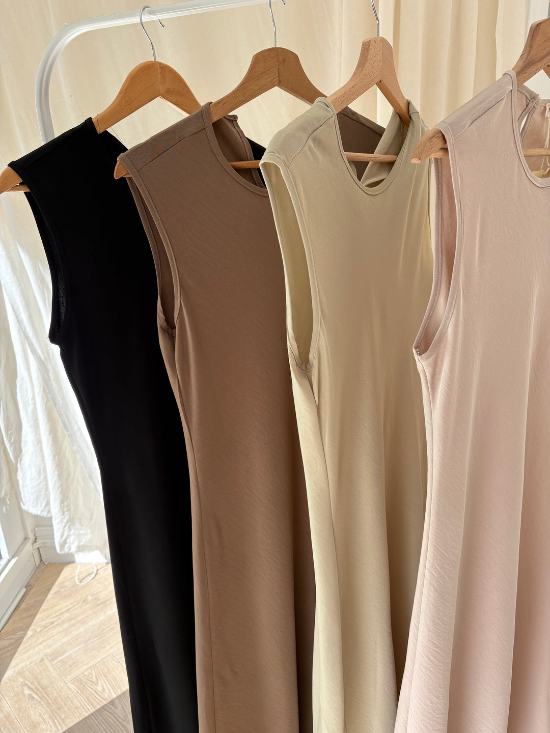 La ROBE DÉBARDEUR