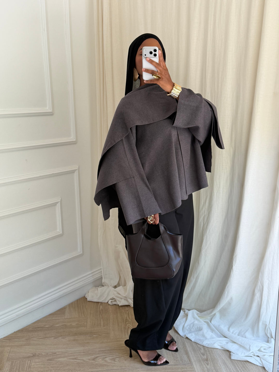 PULL OVERSIZE A CAPE GRIS FONCÉ
