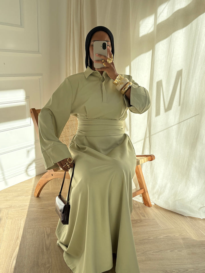 ROBE AVEC CEINTURE VERT