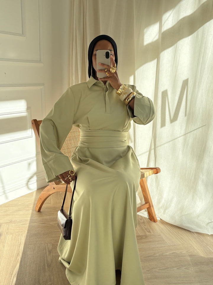 ROBE AVEC CEINTURE VERT