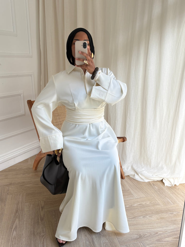 ROBE AVEC CEINTURE BLANCHE