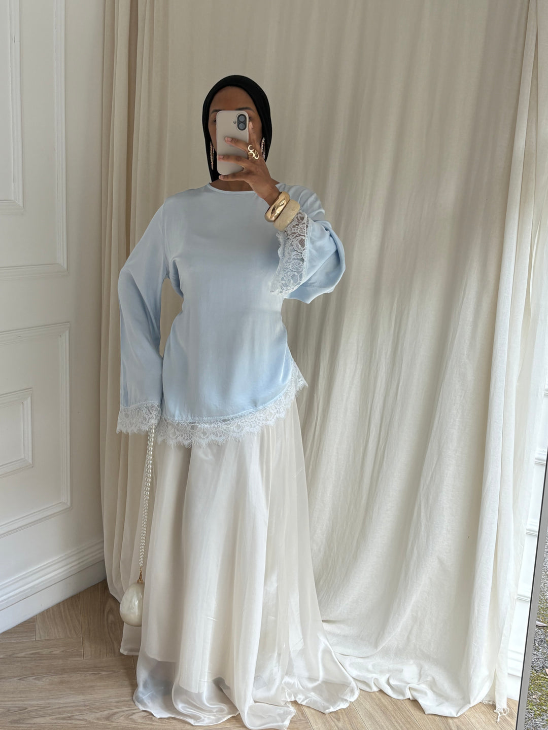 BLOUSE ASYMÉTRIQUE  DENTELLE BLEU CIEL