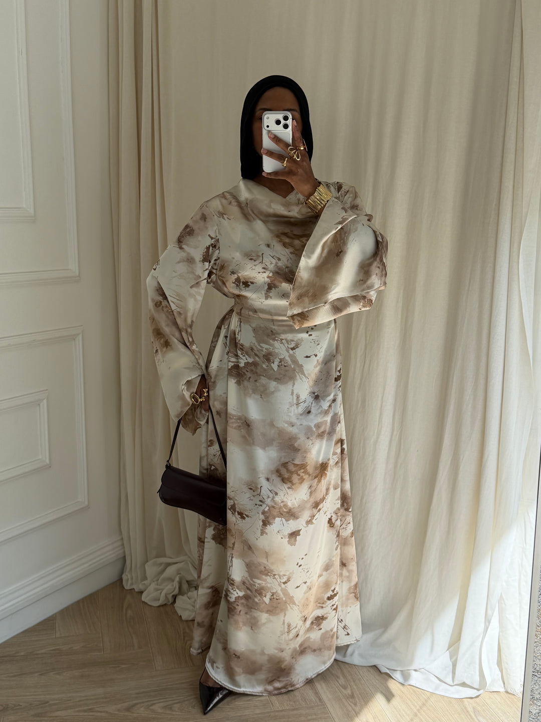 ROBE CINTRÉ MANCHES ÉVASÉES À MOTIF TAUPE