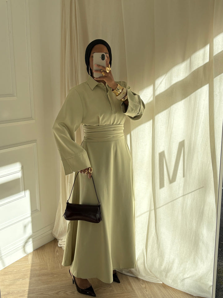 ROBE AVEC CEINTURE VERT