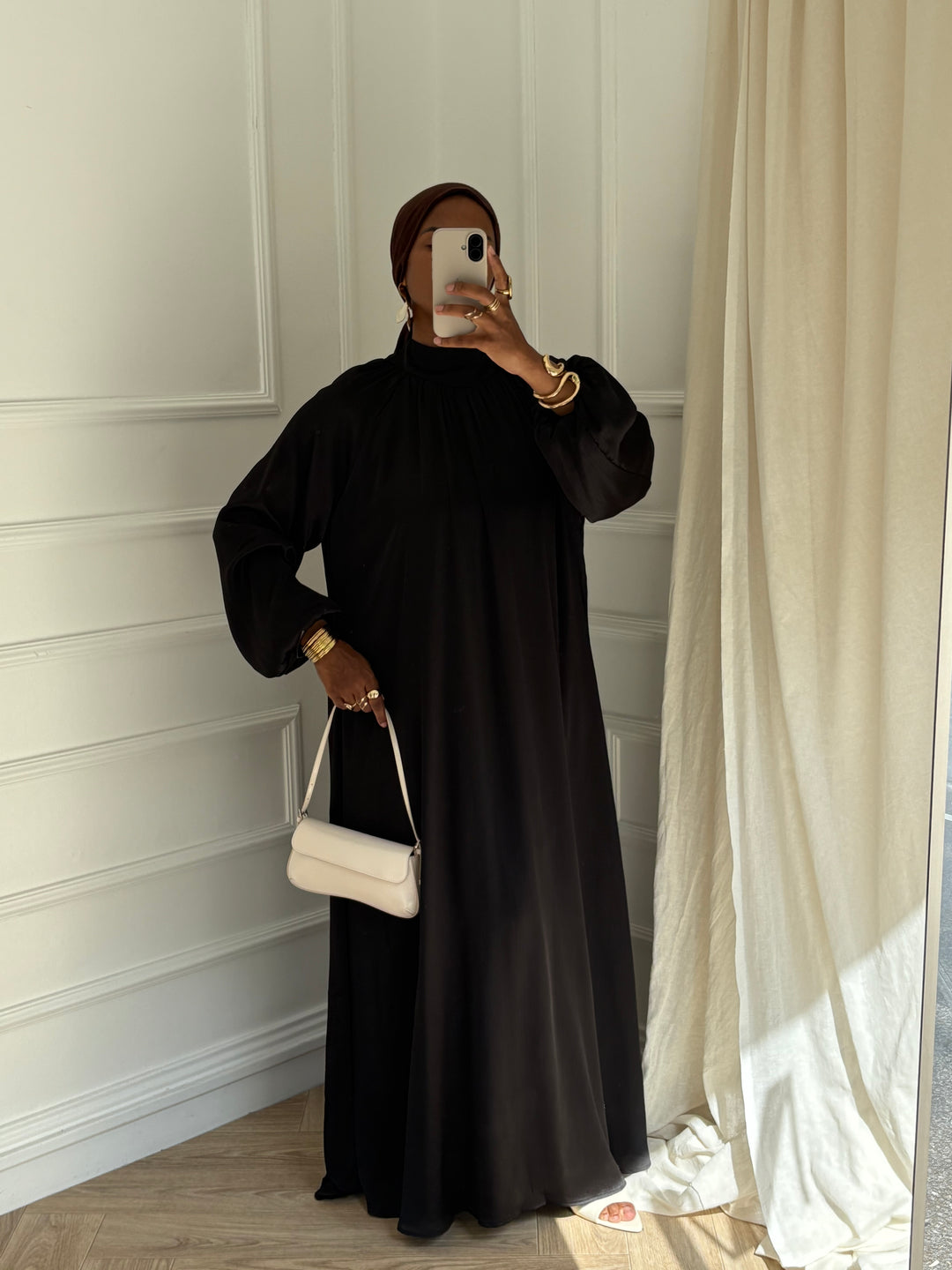 ROBE ESSENCE MANCHES BOUFFANTES NOIRE