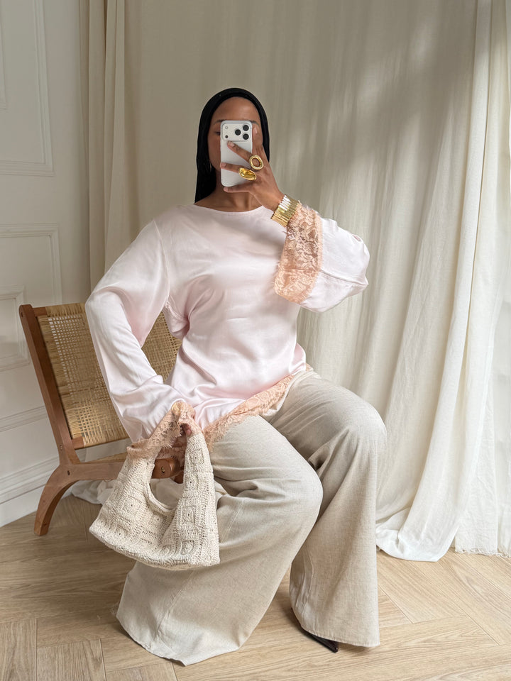 BLOUSE ASYMÉTRIQUE  DENTELLE ROSE POUDRÉ